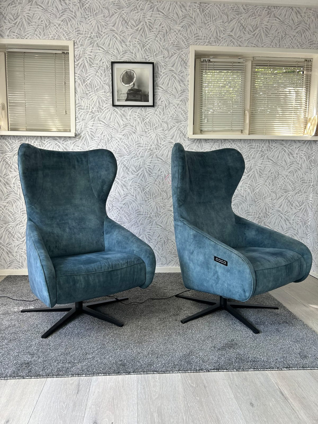 Set van 2 prominente elektrische
relax fauteuils