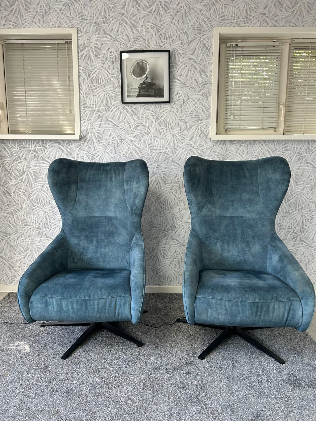Set van 2 prominente elektrische
relax fauteuils