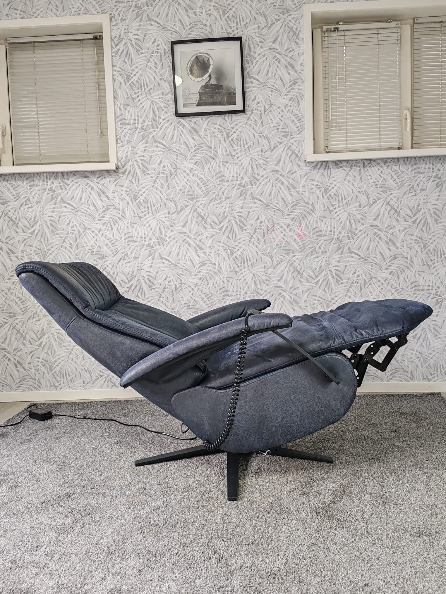 Meubelzorg Lugano Elektrische Sta-op Stoel – Indigo Blauw