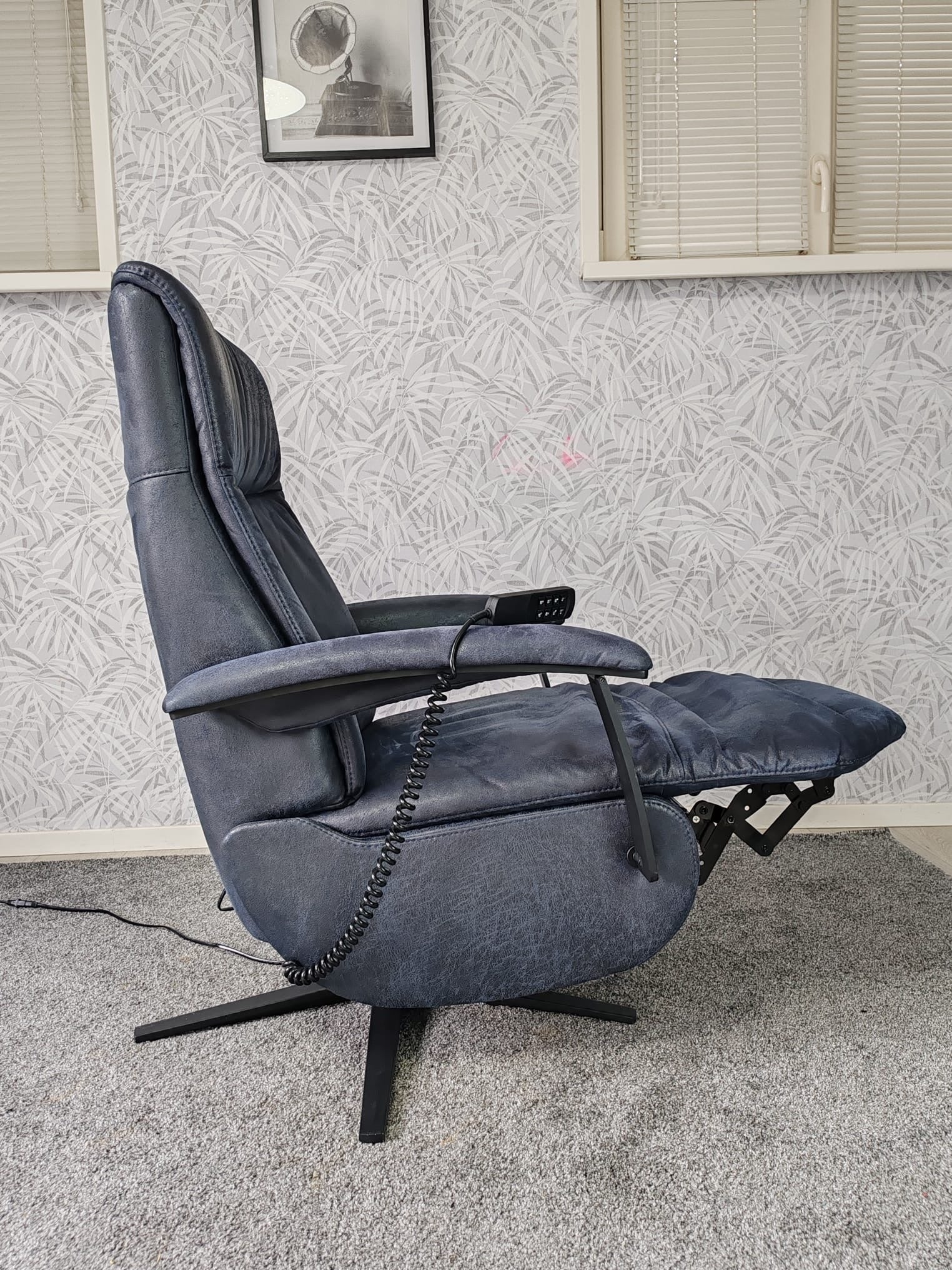Meubelzorg Lugano Elektrische Sta-op Stoel – Indigo Blauw