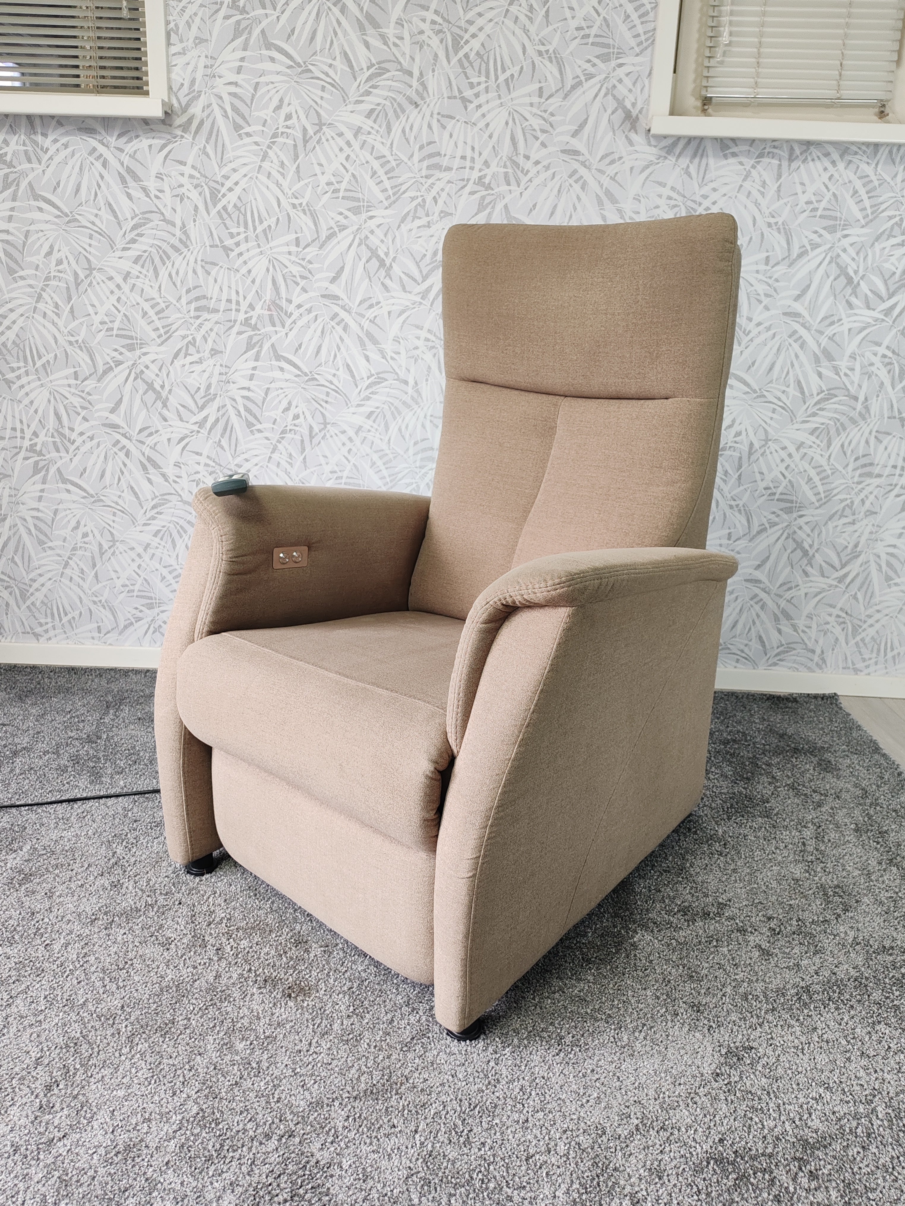 Prominent Vancouver luxe sta op stoel relax fauteuil